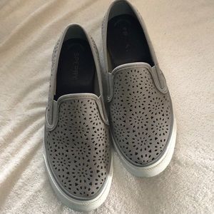 Size 7.5 sperry slip on